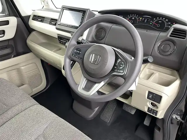 ホンダ Ｎ ＢＯＸ G L ホンダセンシング 福島県 2018(平30)年 4.6万km クリスタルブラックパール ホンダセンシング/・衝突被害軽減ブレーキ/・車線逸脱警報装置/・レーンキープアシスト/・レーダークルーズコントロール/・セキュリティアラーム/純正インターナビ/・型番：VXM-184VFi/・フルセグTV/BT/CD/DVD/AM/FM/iPod/AUX/USB/・バックカメラ/・ビルトインETC/・純正ドライブレコーダー/片側パワースライドドア/革巻きステアリング/・ステアリングリモコン/ベンチシート/プッシュスタート/・スマートキー/アイドリングストップ/ドアバイザー