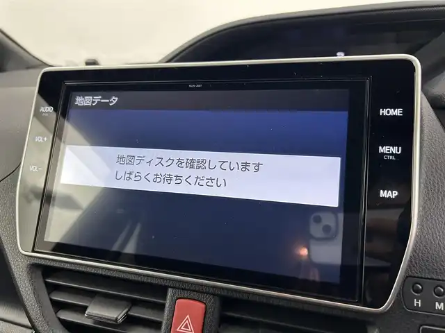 トヨタ ノア ハイブリッド Si 千葉県 2020(令2)年 1.3万km ボルドーマイカメタリック 禁煙車/トヨタセーフティセンス/・プリクラッシュセーフティ/・レーンディパーチャーアラート/・オートマチックハイビーム/・先行車発進お知らせ機能/レーダークルーズコントロール/純正10インチメモリナビ/　CD/DVD/BT/フルセグTV/両側パワースライドドア/前席シートヒーター/電動格納ミラー/革巻きステアリング/ステアリングスイッチ/純正16インチアルミホイール/LEDヘッドライト/フォグライト