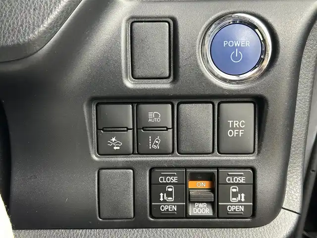 トヨタ ノア ハイブリッド Si 千葉県 2020(令2)年 1.3万km ボルドーマイカメタリック 禁煙車/トヨタセーフティセンス/・プリクラッシュセーフティ/・レーンディパーチャーアラート/・オートマチックハイビーム/・先行車発進お知らせ機能/レーダークルーズコントロール/純正10インチメモリナビ/　CD/DVD/BT/フルセグTV/両側パワースライドドア/前席シートヒーター/電動格納ミラー/革巻きステアリング/ステアリングスイッチ/純正16インチアルミホイール/LEDヘッドライト/フォグライト