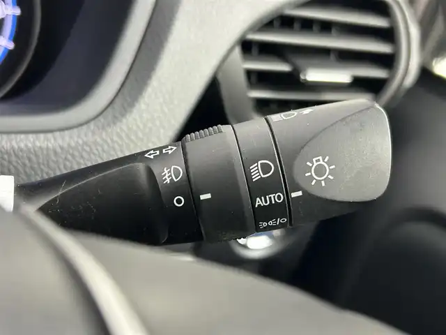 トヨタ ノア ハイブリッド Si 千葉県 2020(令2)年 1.3万km ボルドーマイカメタリック 禁煙車/トヨタセーフティセンス/・プリクラッシュセーフティ/・レーンディパーチャーアラート/・オートマチックハイビーム/・先行車発進お知らせ機能/レーダークルーズコントロール/純正10インチメモリナビ/　CD/DVD/BT/フルセグTV/両側パワースライドドア/前席シートヒーター/電動格納ミラー/革巻きステアリング/ステアリングスイッチ/純正16インチアルミホイール/LEDヘッドライト/フォグライト