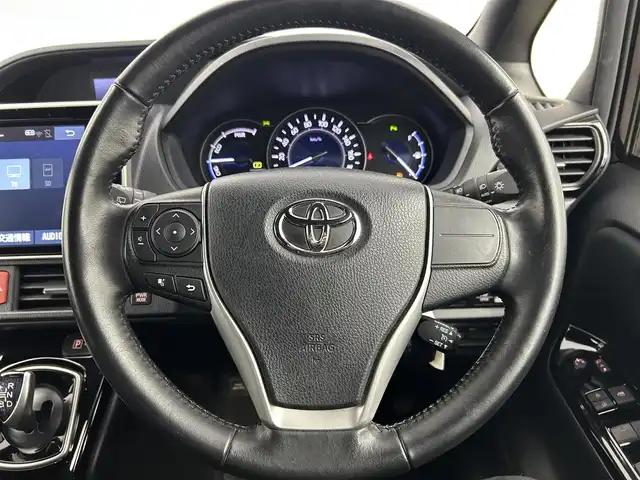 トヨタ ノア ハイブリッド Si 千葉県 2020(令2)年 1.3万km ボルドーマイカメタリック 禁煙車/トヨタセーフティセンス/・プリクラッシュセーフティ/・レーンディパーチャーアラート/・オートマチックハイビーム/・先行車発進お知らせ機能/レーダークルーズコントロール/純正10インチメモリナビ/　CD/DVD/BT/フルセグTV/両側パワースライドドア/前席シートヒーター/電動格納ミラー/革巻きステアリング/ステアリングスイッチ/純正16インチアルミホイール/LEDヘッドライト/フォグライト