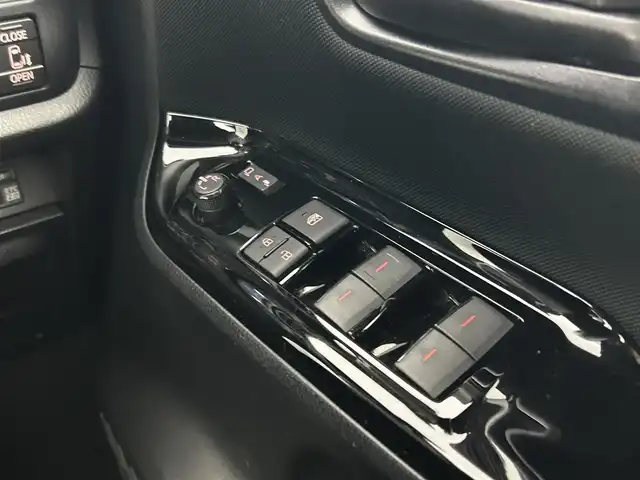 トヨタ ノア ハイブリッド Si 千葉県 2020(令2)年 1.3万km ボルドーマイカメタリック 禁煙車/トヨタセーフティセンス/・プリクラッシュセーフティ/・レーンディパーチャーアラート/・オートマチックハイビーム/・先行車発進お知らせ機能/レーダークルーズコントロール/純正10インチメモリナビ/　CD/DVD/BT/フルセグTV/両側パワースライドドア/前席シートヒーター/電動格納ミラー/革巻きステアリング/ステアリングスイッチ/純正16インチアルミホイール/LEDヘッドライト/フォグライト
