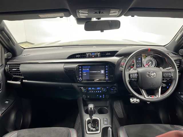 トヨタ ハイラックス Z GRスポーツ 長崎県 2023(令5)年 0.6万km アティチュードブラックマイカ トヨタセーフティセンス/・プリクラッシュセーフティ/・先行車発信告知/・レーンディパーチャーアラート/・レーンキープアシスト/純正8インチディスプレイオーディオ/・AppleCarplay対応/・Bluetooth/全方位モニター/４WD/クルーズコントロール/純正ETC/GRスポーツバー/ベッドライナー/IRカットフィルム/フォグライト/パドルシフト/LEDヘッドライト/ステアリングリモコン/純正バイザー/純正マット/純正１８インチアルミ/スマートキー/プッシュスタート