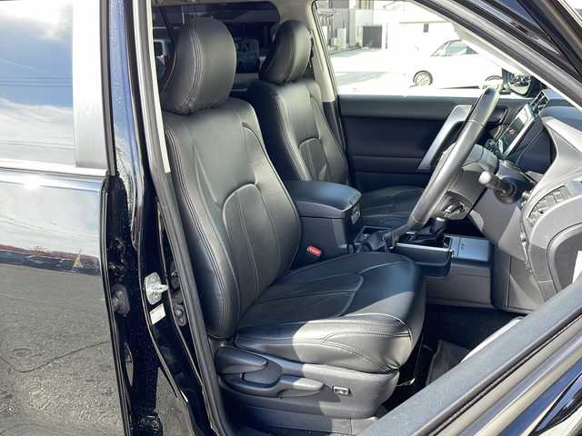 トヨタ ランドクルーザー プラド TX 山形県 2021(令3)年 7.7万km ブラック ToyotaSafetySenseP/・プリクラッシュセーフティ/・レーンディパーチャーアラート/・オートマチックハイビーム/・ロードサインアシスト/・先行車発進アラーム	/サンルーフ				/純正ナビ（CD/DVD/Bluetooth/HDMI）/フルセグテレビ/バックカメラ/デジタルインナーミラー/ETC/純正ドライブレコーダー/レーダークルーズコントロール/センターデフロック/コーナーセンサー/ルーフレール/革調シートカバー/LEDヘッドライト/ヘッドランプクリーナー/フォグランプ/ドアバイザー/純正フロアマット/純正ホイール