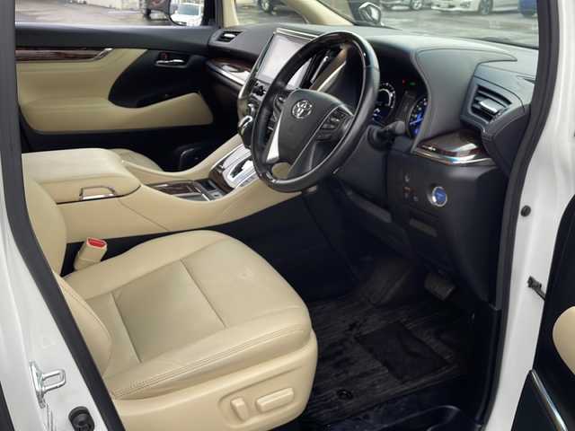 トヨタ アルファードハイブリット G 道北・旭川 2019(平31)年 5.5万km ホワイトパールクリスタルシャイン /4WD//ツインムーンルーフ//JBLサウンド//純正SDナビ//CD/DVD/BD/SD/MSV/BT/AUX/USB/フルセグ//両側パワースライドドア//ベージュ合皮シート//運転席メモリシート//パワーシート//シートヒーター＆エアシート//バックカメラ//パーキングアシスト//トヨタセーフティセンス//PCS/ACC/LTA/BSM/RCTA/PKSB/RSA//クリアランスソナー//オートハイビーム//オートライト//LEDヘッドライト//フォグライト//オートリトラミラー//オートワイパー//ビルトインETC2.0//前後ドライブレコーダー//後席サンシェード//純正フロアマット//ドアバイザー