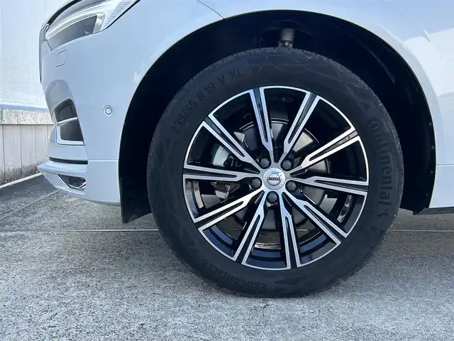 ボルボ ＸＣ６０ B5 AWD インスクリプション 東京都 2021(令3)年 2.8万km パール 純正ナビ/360°カメラ/ハーマンカードンスピーカー/AppleCarPlay/ヘッドアップディスプレイ/ブラインドスポットモニター/ETC/パワーバックドア/メモリーシート/シートヒーター