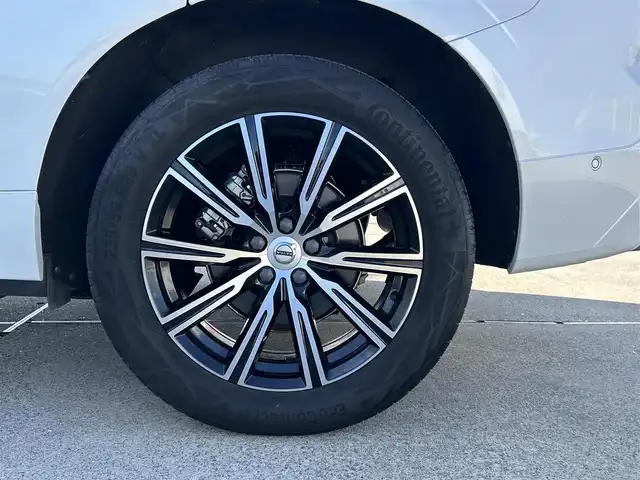 ボルボ ＸＣ６０ B5 AWD インスクリプション 東京都 2021(令3)年 2.8万km パール 純正ナビ/360°カメラ/ハーマンカードンスピーカー/AppleCarPlay/ヘッドアップディスプレイ/ブラインドスポットモニター/ETC/パワーバックドア/メモリーシート/シートヒーター