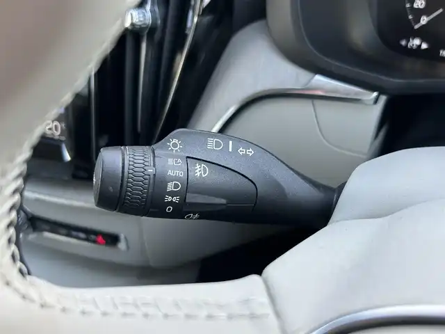 ボルボ ＸＣ６０ B5 AWD インスクリプション 東京都 2021(令3)年 2.8万km パール 純正ナビ/360°カメラ/ハーマンカードンスピーカー/AppleCarPlay/ヘッドアップディスプレイ/ブラインドスポットモニター/ETC/パワーバックドア/メモリーシート/シートヒーター