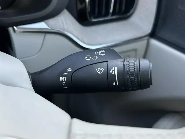 ボルボ ＸＣ６０ B5 AWD インスクリプション 東京都 2021(令3)年 2.8万km パール 純正ナビ/360°カメラ/ハーマンカードンスピーカー/AppleCarPlay/ヘッドアップディスプレイ/ブラインドスポットモニター/ETC/パワーバックドア/メモリーシート/シートヒーター