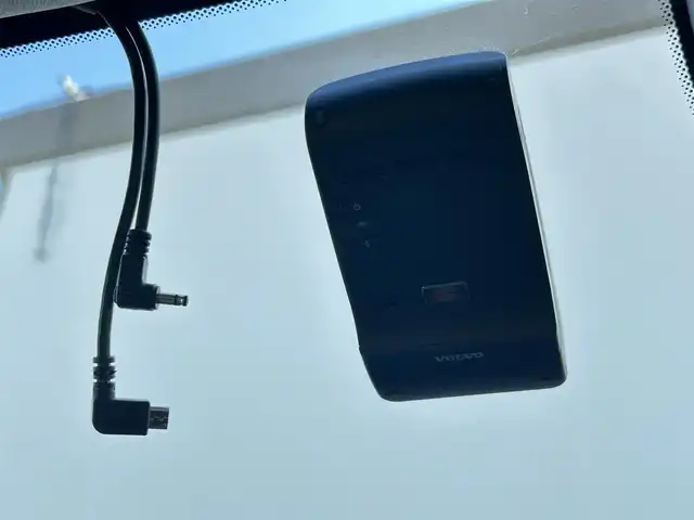 ボルボ ＸＣ６０ B5 AWD インスクリプション 東京都 2021(令3)年 2.8万km パール 純正ナビ/360°カメラ/ハーマンカードンスピーカー/AppleCarPlay/ヘッドアップディスプレイ/ブラインドスポットモニター/ETC/パワーバックドア/メモリーシート/シートヒーター