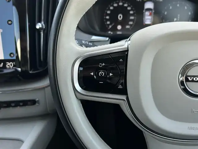 ボルボ ＸＣ６０ B5 AWD インスクリプション 東京都 2021(令3)年 2.8万km パール 純正ナビ/360°カメラ/ハーマンカードンスピーカー/AppleCarPlay/ヘッドアップディスプレイ/ブラインドスポットモニター/ETC/パワーバックドア/メモリーシート/シートヒーター
