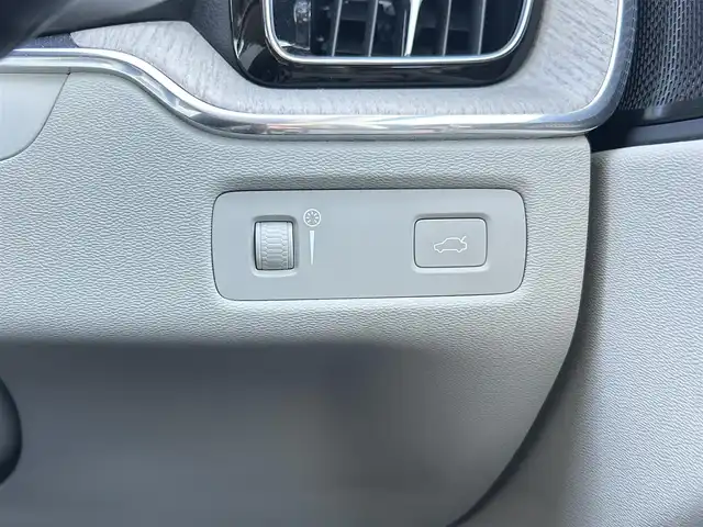 ボルボ ＸＣ６０ B5 AWD インスクリプション 東京都 2021(令3)年 2.8万km パール 純正ナビ/360°カメラ/ハーマンカードンスピーカー/AppleCarPlay/ヘッドアップディスプレイ/ブラインドスポットモニター/ETC/パワーバックドア/メモリーシート/シートヒーター