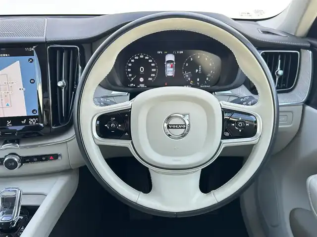 ボルボ ＸＣ６０ B5 AWD インスクリプション 東京都 2021(令3)年 2.8万km パール 純正ナビ/360°カメラ/ハーマンカードンスピーカー/AppleCarPlay/ヘッドアップディスプレイ/ブラインドスポットモニター/ETC/パワーバックドア/メモリーシート/シートヒーター