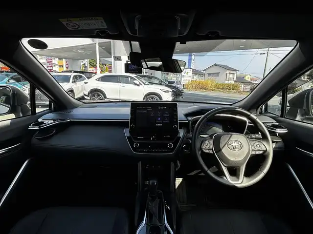 トヨタ カローラ クロス Z 熊本県 2023(令5)年 3万km セメントグレーメタリック ワンオーナー/純正ディスプレイーオーディオ/【Bluetooth/MiracastTM】/全周囲カメラ/バックカメラ/レーダークルーズコントロール/衝突軽減装置/レーンキープアシスト/コーナーセンサー/パワーバックドア/パワーシート/ハーフレザーシート/シートヒーター/ブレーキホールド/電動パーキング/純正18インチAW/前後ドライブレコーダー/ビルトインETC/オートLEDヘッドライト/ウィンカーミラー/プッシュスタート/ステアリングスイッチ/純正フロアマット/純正ドアバイザー/横滑り防止/盗難防止装置/保証書/取扱説明書