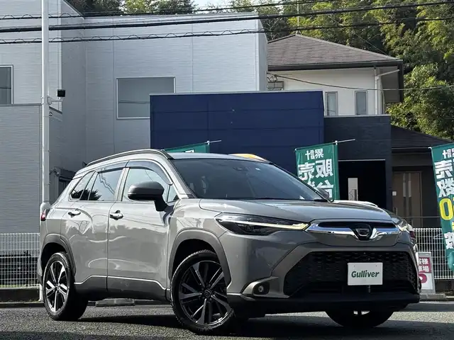 トヨタ カローラ クロス Z 熊本県 2023(令5)年 3万km セメントグレーメタリック ワンオーナー/純正ディスプレイーオーディオ/【Bluetooth/MiracastTM】/全周囲カメラ/バックカメラ/レーダークルーズコントロール/衝突軽減装置/レーンキープアシスト/コーナーセンサー/パワーバックドア/パワーシート/ハーフレザーシート/シートヒーター/ブレーキホールド/電動パーキング/純正18インチAW/前後ドライブレコーダー/ビルトインETC/オートLEDヘッドライト/ウィンカーミラー/プッシュスタート/ステアリングスイッチ/純正フロアマット/純正ドアバイザー/横滑り防止/盗難防止装置/保証書/取扱説明書