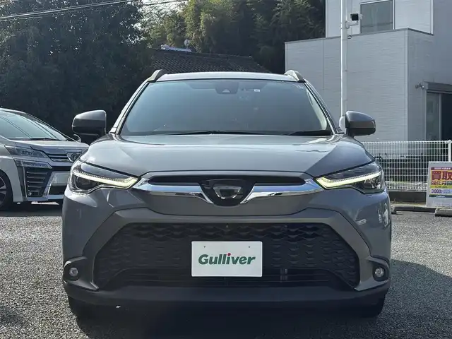 トヨタ カローラ クロス Z 熊本県 2023(令5)年 3万km セメントグレーメタリック ワンオーナー/純正ディスプレイーオーディオ/【Bluetooth/MiracastTM】/全周囲カメラ/バックカメラ/レーダークルーズコントロール/衝突軽減装置/レーンキープアシスト/コーナーセンサー/パワーバックドア/パワーシート/ハーフレザーシート/シートヒーター/ブレーキホールド/電動パーキング/純正18インチAW/前後ドライブレコーダー/ビルトインETC/オートLEDヘッドライト/ウィンカーミラー/プッシュスタート/ステアリングスイッチ/純正フロアマット/純正ドアバイザー/横滑り防止/盗難防止装置/保証書/取扱説明書