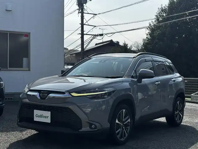 トヨタ カローラ クロス Z 熊本県 2023(令5)年 3万km セメントグレーメタリック ワンオーナー/純正ディスプレイーオーディオ/【Bluetooth/MiracastTM】/全周囲カメラ/バックカメラ/レーダークルーズコントロール/衝突軽減装置/レーンキープアシスト/コーナーセンサー/パワーバックドア/パワーシート/ハーフレザーシート/シートヒーター/ブレーキホールド/電動パーキング/純正18インチAW/前後ドライブレコーダー/ビルトインETC/オートLEDヘッドライト/ウィンカーミラー/プッシュスタート/ステアリングスイッチ/純正フロアマット/純正ドアバイザー/横滑り防止/盗難防止装置/保証書/取扱説明書