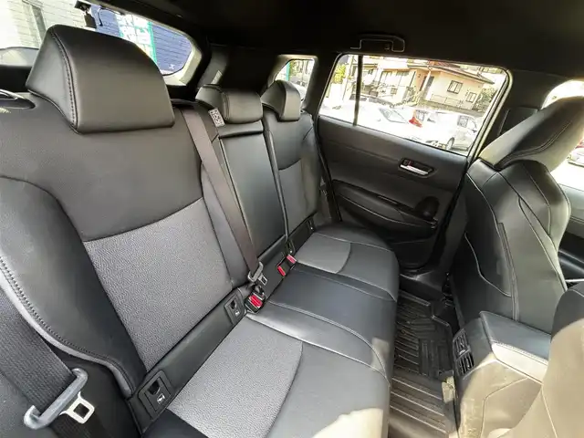 トヨタ カローラ クロス Z 熊本県 2023(令5)年 3万km セメントグレーメタリック ワンオーナー/純正ディスプレイーオーディオ/【Bluetooth/MiracastTM】/全周囲カメラ/バックカメラ/レーダークルーズコントロール/衝突軽減装置/レーンキープアシスト/コーナーセンサー/パワーバックドア/パワーシート/ハーフレザーシート/シートヒーター/ブレーキホールド/電動パーキング/純正18インチAW/前後ドライブレコーダー/ビルトインETC/オートLEDヘッドライト/ウィンカーミラー/プッシュスタート/ステアリングスイッチ/純正フロアマット/純正ドアバイザー/横滑り防止/盗難防止装置/保証書/取扱説明書