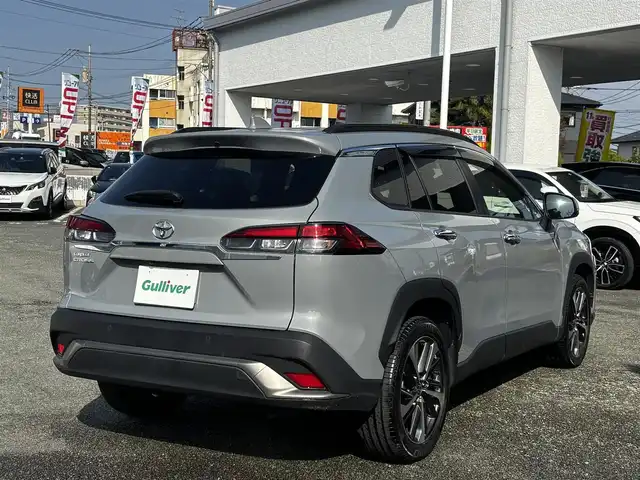 トヨタ カローラ クロス Z 熊本県 2023(令5)年 3万km セメントグレーメタリック ワンオーナー/純正ディスプレイーオーディオ/【Bluetooth/MiracastTM】/全周囲カメラ/バックカメラ/レーダークルーズコントロール/衝突軽減装置/レーンキープアシスト/コーナーセンサー/パワーバックドア/パワーシート/ハーフレザーシート/シートヒーター/ブレーキホールド/電動パーキング/純正18インチAW/前後ドライブレコーダー/ビルトインETC/オートLEDヘッドライト/ウィンカーミラー/プッシュスタート/ステアリングスイッチ/純正フロアマット/純正ドアバイザー/横滑り防止/盗難防止装置/保証書/取扱説明書