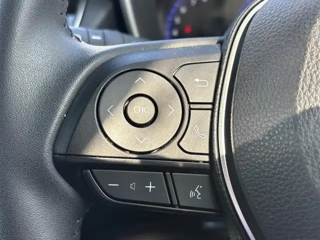 トヨタ カローラ クロス Z 熊本県 2023(令5)年 3万km セメントグレーメタリック ワンオーナー/純正ディスプレイーオーディオ/【Bluetooth/MiracastTM】/全周囲カメラ/バックカメラ/レーダークルーズコントロール/衝突軽減装置/レーンキープアシスト/コーナーセンサー/パワーバックドア/パワーシート/ハーフレザーシート/シートヒーター/ブレーキホールド/電動パーキング/純正18インチAW/前後ドライブレコーダー/ビルトインETC/オートLEDヘッドライト/ウィンカーミラー/プッシュスタート/ステアリングスイッチ/純正フロアマット/純正ドアバイザー/横滑り防止/盗難防止装置/保証書/取扱説明書