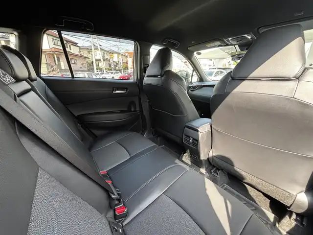 トヨタ カローラ クロス Z 熊本県 2023(令5)年 3万km セメントグレーメタリック ワンオーナー/純正ディスプレイーオーディオ/【Bluetooth/MiracastTM】/全周囲カメラ/バックカメラ/レーダークルーズコントロール/衝突軽減装置/レーンキープアシスト/コーナーセンサー/パワーバックドア/パワーシート/ハーフレザーシート/シートヒーター/ブレーキホールド/電動パーキング/純正18インチAW/前後ドライブレコーダー/ビルトインETC/オートLEDヘッドライト/ウィンカーミラー/プッシュスタート/ステアリングスイッチ/純正フロアマット/純正ドアバイザー/横滑り防止/盗難防止装置/保証書/取扱説明書