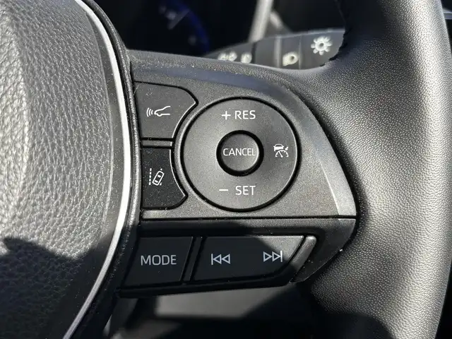 トヨタ カローラ クロス Z 熊本県 2023(令5)年 3万km セメントグレーメタリック ワンオーナー/純正ディスプレイーオーディオ/【Bluetooth/MiracastTM】/全周囲カメラ/バックカメラ/レーダークルーズコントロール/衝突軽減装置/レーンキープアシスト/コーナーセンサー/パワーバックドア/パワーシート/ハーフレザーシート/シートヒーター/ブレーキホールド/電動パーキング/純正18インチAW/前後ドライブレコーダー/ビルトインETC/オートLEDヘッドライト/ウィンカーミラー/プッシュスタート/ステアリングスイッチ/純正フロアマット/純正ドアバイザー/横滑り防止/盗難防止装置/保証書/取扱説明書