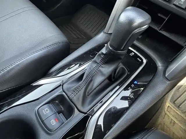 トヨタ カローラ クロス Z 熊本県 2023(令5)年 3万km セメントグレーメタリック ワンオーナー/純正ディスプレイーオーディオ/【Bluetooth/MiracastTM】/全周囲カメラ/バックカメラ/レーダークルーズコントロール/衝突軽減装置/レーンキープアシスト/コーナーセンサー/パワーバックドア/パワーシート/ハーフレザーシート/シートヒーター/ブレーキホールド/電動パーキング/純正18インチAW/前後ドライブレコーダー/ビルトインETC/オートLEDヘッドライト/ウィンカーミラー/プッシュスタート/ステアリングスイッチ/純正フロアマット/純正ドアバイザー/横滑り防止/盗難防止装置/保証書/取扱説明書