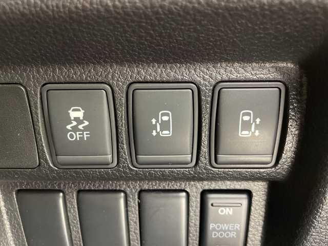 日産 エルグランド 250HWS アーバンクロム 大阪府 2017(平29)年 2.1万km ブリリアントホワイトパール フリップダウンモニター/純正メモリナビ/　　CD/DVD/BT/バックカメラ/両側パワースライドドア/クルーズコントロール/合皮ハーフレザーシート/オットマン/LEDオートライト/フォグランプ/純正18インチアルミホイール/スマートキー/ビルトインETC