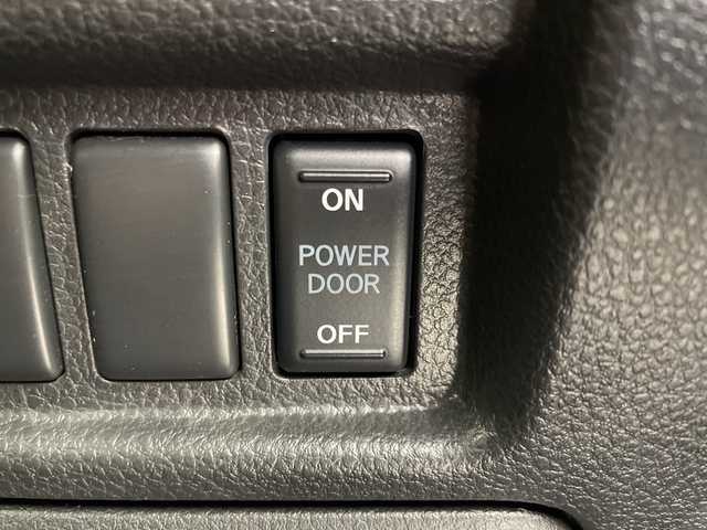 日産 エルグランド 250HWS アーバンクロム 大阪府 2017(平29)年 2.1万km ブリリアントホワイトパール フリップダウンモニター/純正メモリナビ/　　CD/DVD/BT/バックカメラ/両側パワースライドドア/クルーズコントロール/合皮ハーフレザーシート/オットマン/LEDオートライト/フォグランプ/純正18インチアルミホイール/スマートキー/ビルトインETC