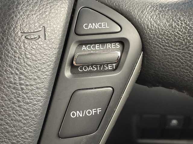 日産 エルグランド 250HWS アーバンクロム 大阪府 2017(平29)年 2.1万km ブリリアントホワイトパール フリップダウンモニター/純正メモリナビ/　　CD/DVD/BT/バックカメラ/両側パワースライドドア/クルーズコントロール/合皮ハーフレザーシート/オットマン/LEDオートライト/フォグランプ/純正18インチアルミホイール/スマートキー/ビルトインETC