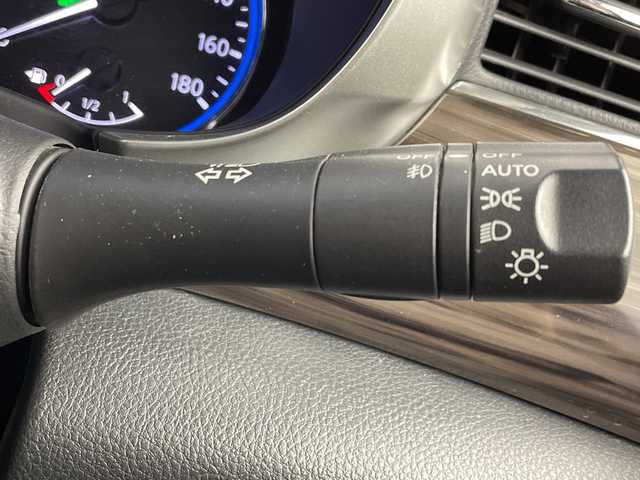 日産 エルグランド 250HWS アーバンクロム 大阪府 2017(平29)年 2.1万km ブリリアントホワイトパール フリップダウンモニター/純正メモリナビ/　　CD/DVD/BT/バックカメラ/両側パワースライドドア/クルーズコントロール/合皮ハーフレザーシート/オットマン/LEDオートライト/フォグランプ/純正18インチアルミホイール/スマートキー/ビルトインETC