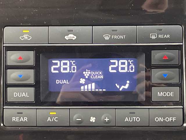 日産 エルグランド 250HWS アーバンクロム 大阪府 2017(平29)年 2.1万km ブリリアントホワイトパール フリップダウンモニター/純正メモリナビ/　　CD/DVD/BT/バックカメラ/両側パワースライドドア/クルーズコントロール/合皮ハーフレザーシート/オットマン/LEDオートライト/フォグランプ/純正18インチアルミホイール/スマートキー/ビルトインETC