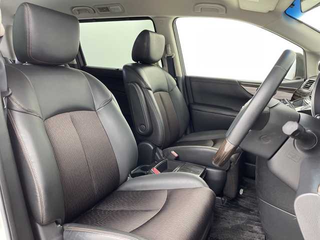 日産 エルグランド 250HWS アーバンクロム 大阪府 2017(平29)年 2.1万km ブリリアントホワイトパール フリップダウンモニター/純正メモリナビ/　　CD/DVD/BT/バックカメラ/両側パワースライドドア/クルーズコントロール/合皮ハーフレザーシート/オットマン/LEDオートライト/フォグランプ/純正18インチアルミホイール/スマートキー/ビルトインETC