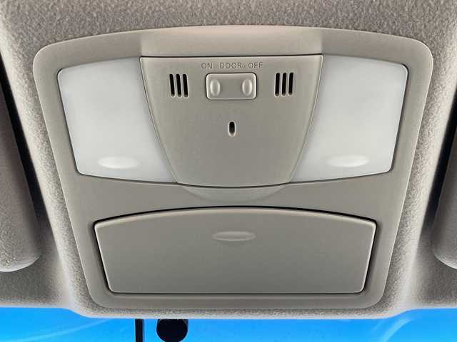 日産 エルグランド 250HWS アーバンクロム 大阪府 2017(平29)年 2.1万km ブリリアントホワイトパール フリップダウンモニター/純正メモリナビ/　　CD/DVD/BT/バックカメラ/両側パワースライドドア/クルーズコントロール/合皮ハーフレザーシート/オットマン/LEDオートライト/フォグランプ/純正18インチアルミホイール/スマートキー/ビルトインETC