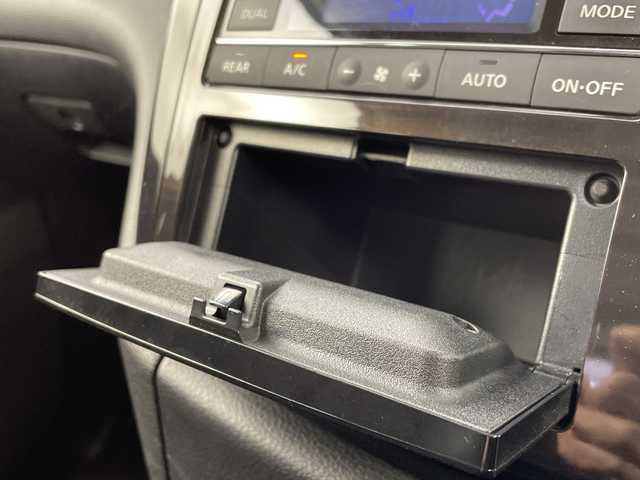 日産 エルグランド 250HWS アーバンクロム 大阪府 2017(平29)年 2.1万km ブリリアントホワイトパール フリップダウンモニター/純正メモリナビ/　　CD/DVD/BT/バックカメラ/両側パワースライドドア/クルーズコントロール/合皮ハーフレザーシート/オットマン/LEDオートライト/フォグランプ/純正18インチアルミホイール/スマートキー/ビルトインETC