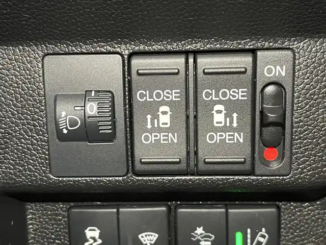 ホンダ フリード＋ G ホンダセンシング 千葉県 2018(平30)年 5.3万km モダンスティールM ホンダセンシング/・衝突軽減ブレーキ/・レーンキープアシスト/・オートマチックハイビーム/・アダプティブクルーズコントロール/純正9インチSDナビ/・CD/DVD/MSV/Bluetooth/フルセグ/バックカメラ/両後パワースライドドア/スマートキー/社外ドライブレコーダー/ビルトインETC/社外LEDヘッドライト/ヘッドライトレベライザー/ドアバイザー/新車時保証書＆取扱説明書