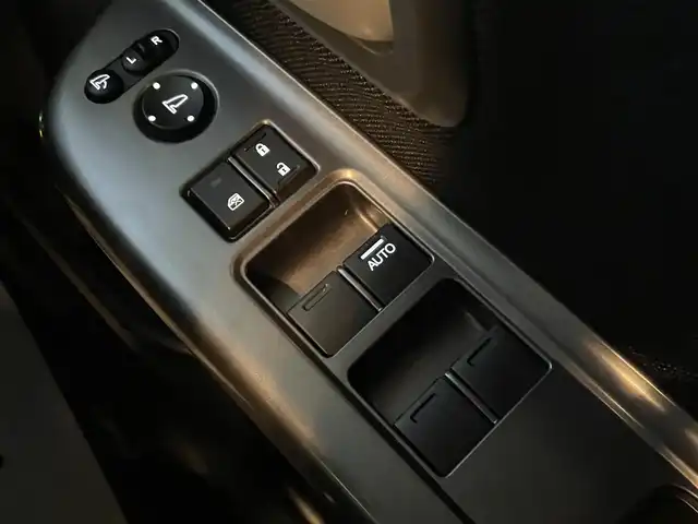 ホンダ フリード＋ G ホンダセンシング 千葉県 2018(平30)年 5.3万km モダンスティールM ホンダセンシング/・衝突軽減ブレーキ/・レーンキープアシスト/・オートマチックハイビーム/・アダプティブクルーズコントロール/純正9インチSDナビ/・CD/DVD/MSV/Bluetooth/フルセグ/バックカメラ/両後パワースライドドア/スマートキー/社外ドライブレコーダー/ビルトインETC/社外LEDヘッドライト/ヘッドライトレベライザー/ドアバイザー/新車時保証書＆取扱説明書