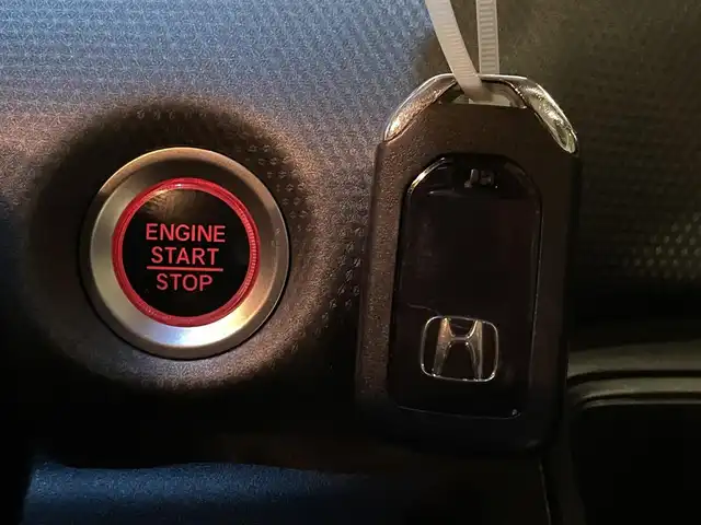 ホンダ フリード＋ G ホンダセンシング 千葉県 2018(平30)年 5.3万km モダンスティールM ホンダセンシング/・衝突軽減ブレーキ/・レーンキープアシスト/・オートマチックハイビーム/・アダプティブクルーズコントロール/純正9インチSDナビ/・CD/DVD/MSV/Bluetooth/フルセグ/バックカメラ/両後パワースライドドア/スマートキー/社外ドライブレコーダー/ビルトインETC/社外LEDヘッドライト/ヘッドライトレベライザー/ドアバイザー/新車時保証書＆取扱説明書