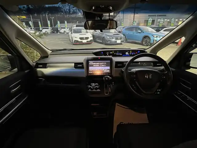 ホンダ フリード＋ G ホンダセンシング 千葉県 2018(平30)年 5.3万km モダンスティールM ホンダセンシング/・衝突軽減ブレーキ/・レーンキープアシスト/・オートマチックハイビーム/・アダプティブクルーズコントロール/純正9インチSDナビ/・CD/DVD/MSV/Bluetooth/フルセグ/バックカメラ/両後パワースライドドア/スマートキー/社外ドライブレコーダー/ビルトインETC/社外LEDヘッドライト/ヘッドライトレベライザー/ドアバイザー/新車時保証書＆取扱説明書