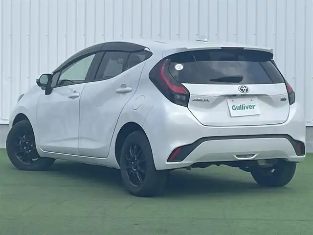トヨタ アクア Z 香川県 2022(令4)年 2.4万km プラチナホワイトパールマイカ 登録時走行距離23400km/純正10.5型ディスプレイオーディオ/（ナビ機能/Bluetooth/USB）/パノラミックビューモニター/トヨタセーフティセンス/・プリクラッシュセーフティ/・レーントレーシングアシスト/・レーダークルーズコントロール/・クリアランスソナー/・パーキングサポートブレーキ/・リヤクロストラフィックアラート/・ロードサインアシスト/・オートマチックハイビーム/アドバンストパーク/ブラインドスポットモニター/ヘッドアップディスプレイ/革巻きステアリング/ステアリグスイッチ/純正ビルトインETC/オートLEDヘッドライト/フォグライト/ヘッドライトレベライザー/AC100Vコンセント/オート開閉機能付電動格納ミラー/純正フロアマット/社外15インチアルミホイール/スペアキー