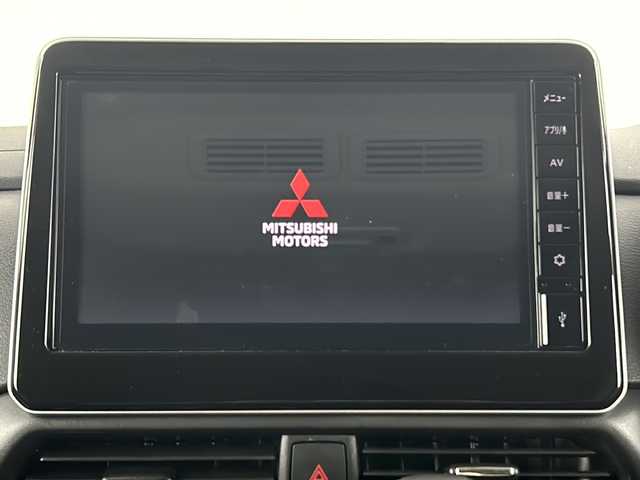 三菱 デリカミニ T プレミアム 愛知県 2023(令5)年 1.2万km ＤグリーンⅡ ワンオーナー/禁煙車/純正9インチディスプレイオーディオ/（AｐｐleCａｒPｌａｙ/AndroidAuto/Bluetooth/HDMI)/全方位カメラ/三菱e-Assist/・マイパイロット/・衝突軽減ブレーキ/・車線逸脱警報システム/・オートマチックハイビーム/追従式クルーズコントロール/ETC/両側パワースライドドア/シートヒーター/ステアリングヒーター/ヒルダウンアシスト/アイドリングストップ/スマートキー/プッシュスタート/ルーフレール/LEDヘッドライト/純正15インチアルミホイール/純正フロアマット