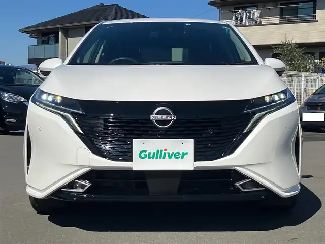 日産 オーラ G レザーエディション 静岡県 2022(令4)年 1.7万km ピュアホワイトパール エンジンスタートボタン/スマートキー/パワーステアリング/パワーウィンドウ/アイドリングストップ/オートエアコン/クルーズコントロール/USB入力端子/ETC/全方位カメラ/純正ナビ（BT.フルセグ）/純正フロアマット/純正アルミホイール/ドライブレコーダー/ABS/横滑り防止装置/コーナーセンサー/盗難防止装置/オートライト/オートマチックハイビーム/W+サイドエアバック/衝突軽減システム