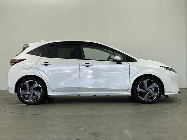 日産 オーラ G レザーエディション 鹿児島県 2022(令4)年 1.8万km ピュアホワイトパール 純正ナビ/（BT/フルセグTV）/エマージェンシーブレーキ/プロパイロット/BOSEプレミアムサウンド/アラウンドビューモニター/電動パーキングブレーキ/オートホールド機能/ワイヤレス充電/レザーシート/ブラインドスポットモニター/デジタルインナーミラー/革巻きステアリング/ステアリングスイッチ