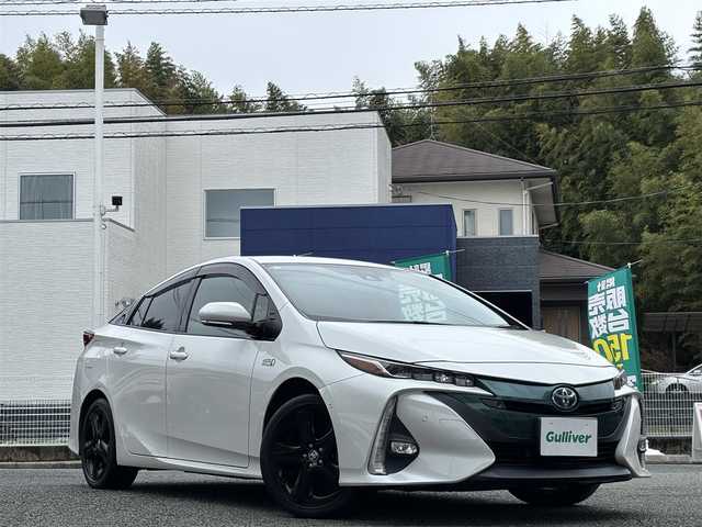 トヨタ プリウス ＰＨＶ A レザーパッケージ 熊本県 2018(平30)年 3.3万km ホワイトパールクリスタルシャイン 純正11.6インチナビ/【フルセグTV/Bluetooth再生/CD/DVD】/バックカメラ/レーダークルーズコントロール/レーンディパーチャーアラート/プリクラッシュセーフティ/クリアランスソナー/ブラインドスポットモニター/パークアシスト/オートハイビーム/LEDオートライト/ビルトインETC/ドライブレコーダー/シートヒーター/ステアリングヒーター/ステアリングスイッチ/取扱説明書/保証書/スペアキー