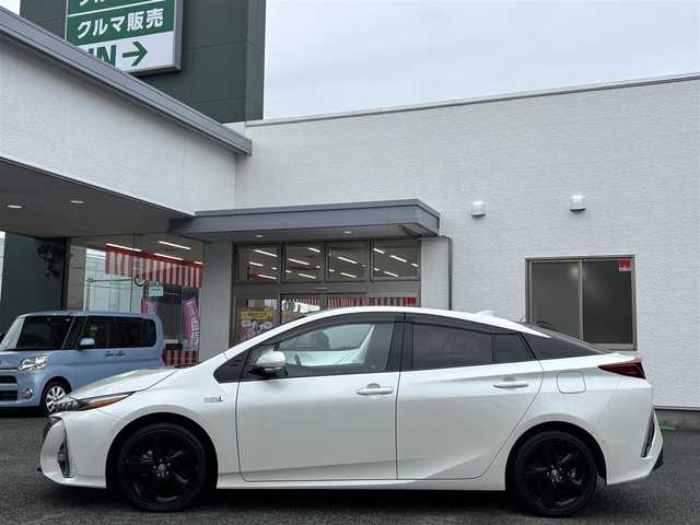 トヨタ プリウス ＰＨＶ A レザーパッケージ 熊本県 2018(平30)年 3.3万km ホワイトパールクリスタルシャイン 純正11.6インチナビ/【フルセグTV/Bluetooth再生/CD/DVD】/バックカメラ/レーダークルーズコントロール/レーンディパーチャーアラート/プリクラッシュセーフティ/クリアランスソナー/ブラインドスポットモニター/パークアシスト/オートハイビーム/LEDオートライト/ビルトインETC/ドライブレコーダー/シートヒーター/ステアリングヒーター/ステアリングスイッチ/取扱説明書/保証書/スペアキー