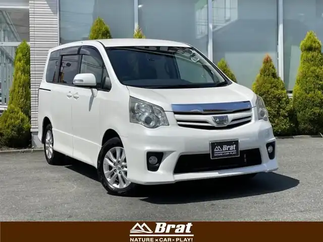 トヨタ ノア Si 岩手県 2013(平25)年 12.7万km ホワイトパールクリスタルシャイン 純正SDナビ/（フルセグTV/CD/DVD/Bluetooth）/バックカメラ/フリップダウンモニター/シートヒーター /両側パワースライドドア /パドルシフト/ビルドインETC/純正アルミホイール/プッシュスタート