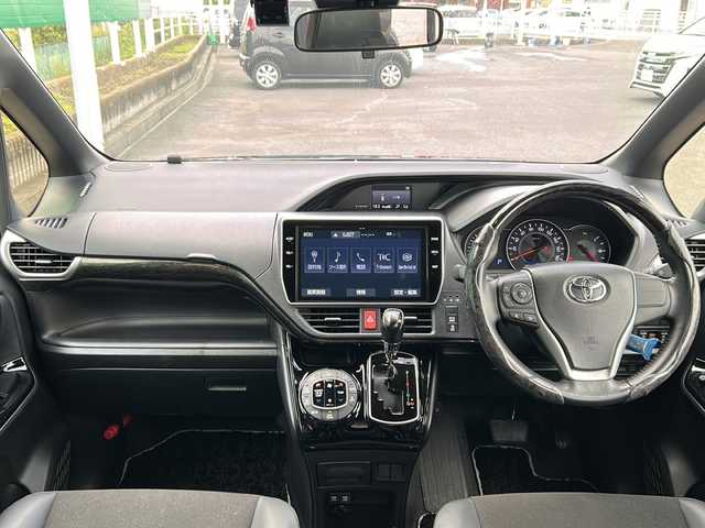 トヨタ ノア Si ダブルバイビーⅢ 茨城県 2020(令2)年 1.9万km ブラック 　モデリスタフルエアロ/　純正10インチナビ/　Bluetooth接続/フルセグTV/DVD再生可能/　トヨタセーフティセンス/　両側パワースライドドア/　ドライブレコーダー/　ビルトインETC2.0/　前後クリアランスソナー/　クルーズコントロール/　LEDヘッドライト/　LEDフォグランプ/　フォグランプ/　バックカメラ/　レーンキープアシスト/　純正16インチアルミホイール/　フロアマット/　禁煙車