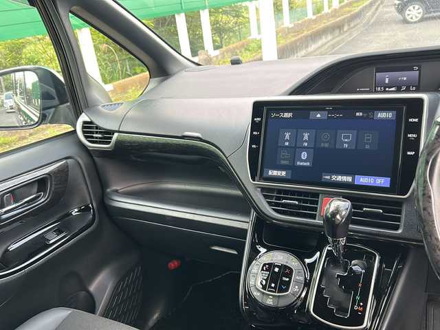 トヨタ ノア Si ダブルバイビーⅢ 茨城県 2020(令2)年 1.9万km ブラック 　モデリスタフルエアロ/　純正10インチナビ/　Bluetooth接続/フルセグTV/DVD再生可能/　トヨタセーフティセンス/　両側パワースライドドア/　ドライブレコーダー/　ビルトインETC2.0/　前後クリアランスソナー/　クルーズコントロール/　LEDヘッドライト/　LEDフォグランプ/　フォグランプ/　バックカメラ/　レーンキープアシスト/　純正16インチアルミホイール/　フロアマット/　禁煙車