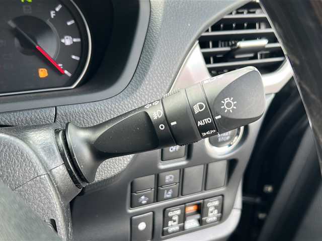 トヨタ ノア Si ダブルバイビーⅢ 茨城県 2020(令2)年 1.9万km ブラック 　モデリスタフルエアロ/　純正10インチナビ/　Bluetooth接続/フルセグTV/DVD再生可能/　トヨタセーフティセンス/　両側パワースライドドア/　ドライブレコーダー/　ビルトインETC2.0/　前後クリアランスソナー/　クルーズコントロール/　LEDヘッドライト/　LEDフォグランプ/　フォグランプ/　バックカメラ/　レーンキープアシスト/　純正16インチアルミホイール/　フロアマット/　禁煙車