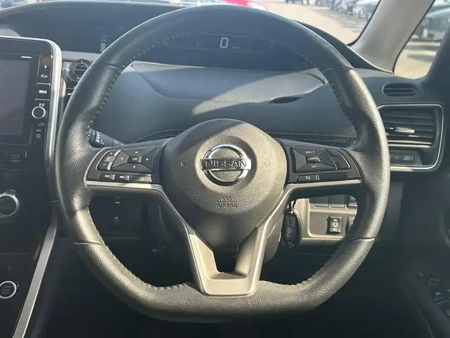 日産 セレナ ハイウェイスター 岩手県 2017(平29)年 5.3万km マルーンレッド 2トーン 4WD/車線逸脱防止支援システム/　・SRSエアバッグ/　・スマートルームミラー/　・踏み間違い衝突防止アシスト/　・インテリジェントパーキング・アシスト/　・進入禁止標識検知/　・ふらつき警報/　・フロントバックソナー/　・電動パーキングブレーキ/　・オートブレーキホールド/エマージェンシーブレーキ/純正メモリナビ/　・DVD/アラウンドビューモニター/バックカメラ/LEDヘッドライト/純正15インチアルミホイール/ステアリングスイッチ/オートエアコン/アイドリングストップ/スマートキー/ETC
